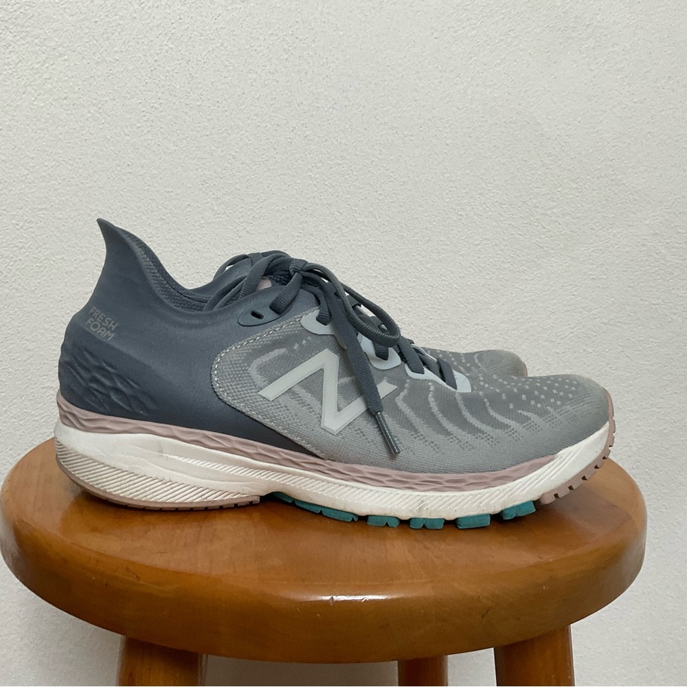 New balance Fresh Foam X 860V11 Blue, Mauve Lace Up Sneakers Size 8